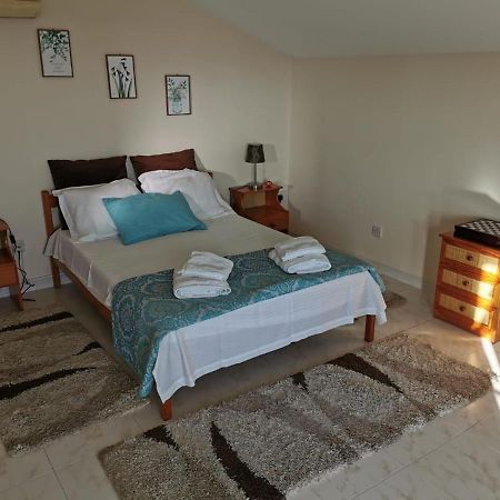 Must Stay - Sea & Salt Lake Panoramic View Apt Larnaca Esterno foto