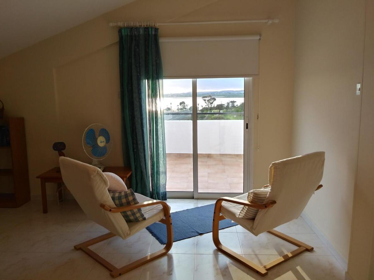 Must Stay - Sea & Salt Lake Panoramic View Apt Larnaca Esterno foto