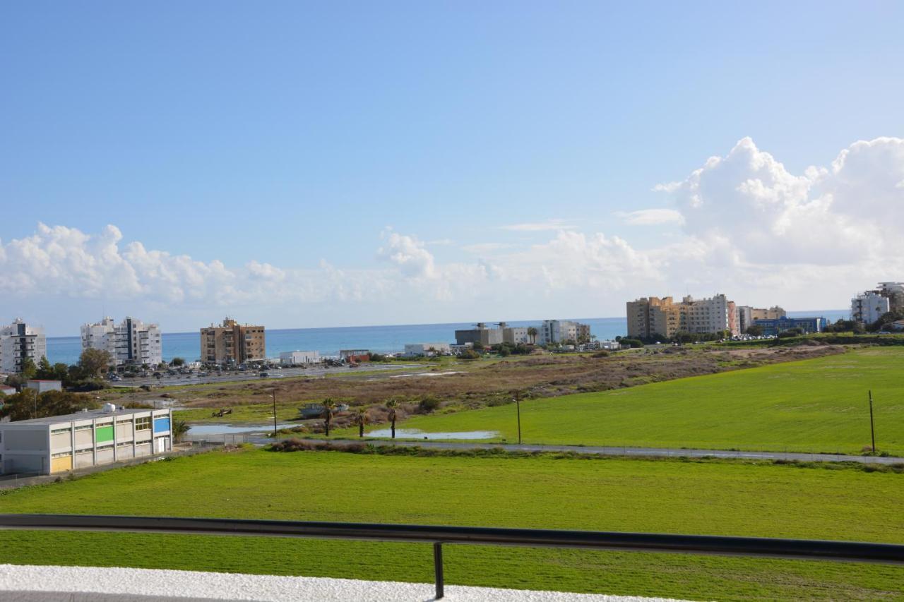 Must Stay - Sea & Salt Lake Panoramic View Apt Larnaca Esterno foto
