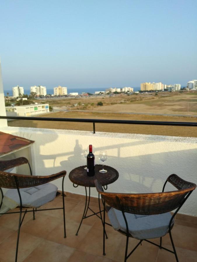 Must Stay - Sea & Salt Lake Panoramic View Apt Larnaca Esterno foto