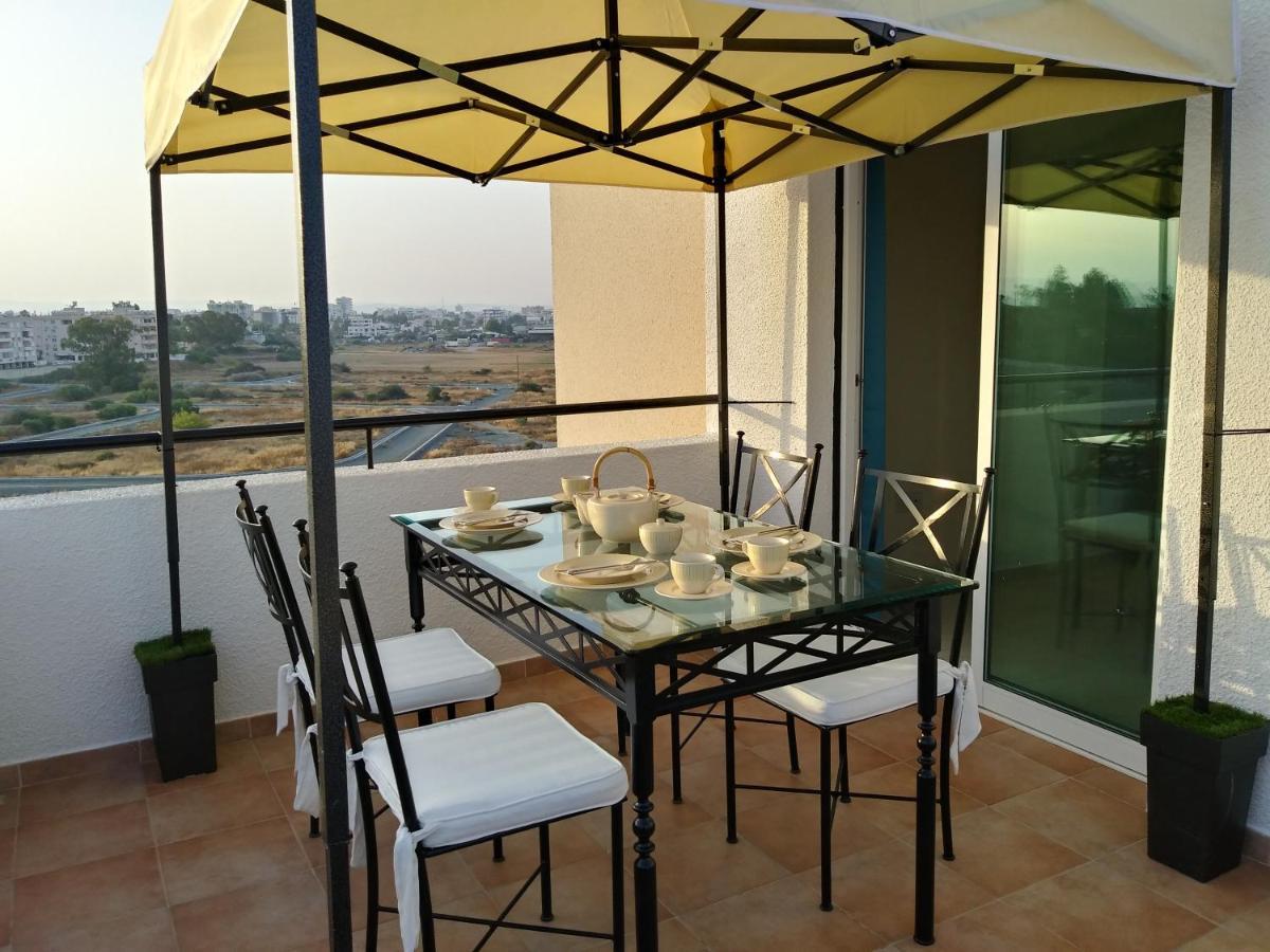 Must Stay - Sea & Salt Lake Panoramic View Apt Larnaca Esterno foto