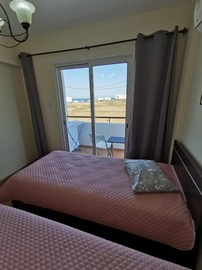Must Stay - Sea & Salt Lake Panoramic View Apt Larnaca Esterno foto