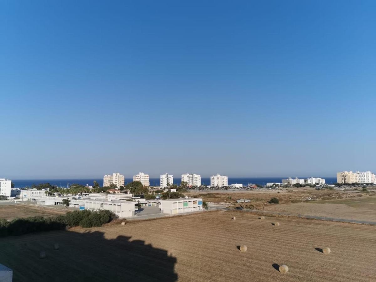 Must Stay - Sea & Salt Lake Panoramic View Apt Larnaca Esterno foto
