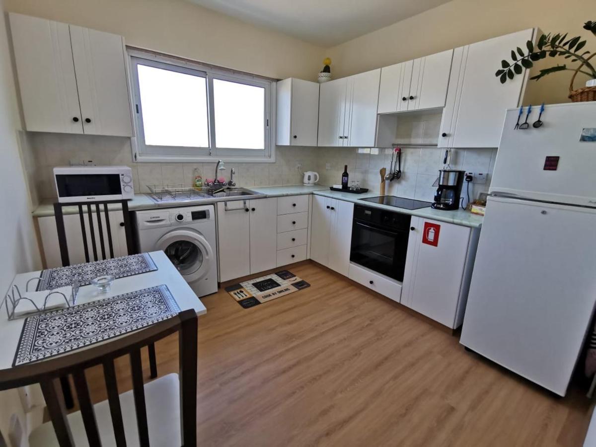 Must Stay - Sea & Salt Lake Panoramic View Apt Larnaca Esterno foto