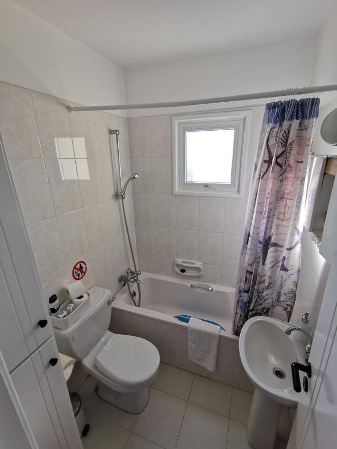 Must Stay - Sea & Salt Lake Panoramic View Apt Larnaca Esterno foto