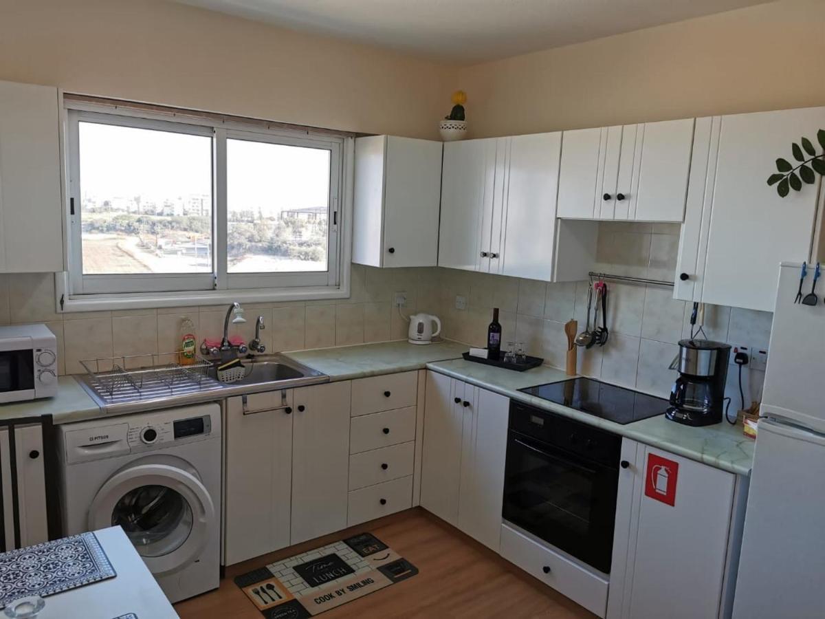 Must Stay - Sea & Salt Lake Panoramic View Apt Larnaca Esterno foto