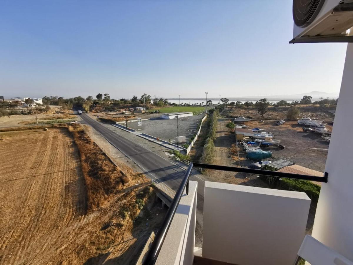 Must Stay - Sea & Salt Lake Panoramic View Apt Larnaca Esterno foto
